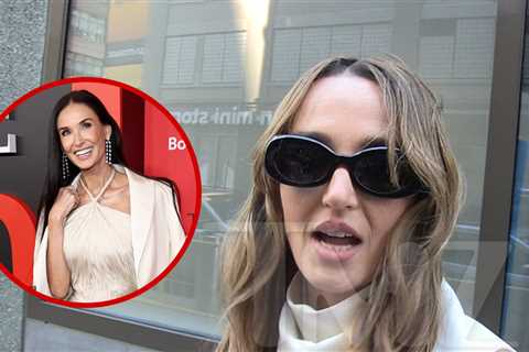 Chloe Fineman Says Demi Moore DM'd Her After Restaurant 'Hello' Boot