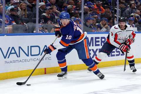 Simon Holmstrom knows the Islanders need what he isn’t giving them yet