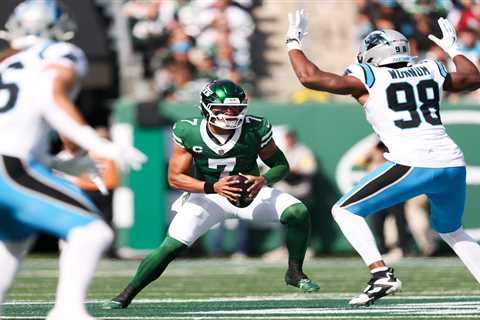 Jets remain winless after ugly loss to Panthers with QB controversy brewing