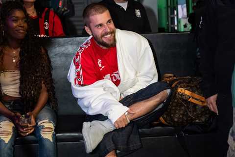 Justin Bieber Joins Twitch, Shoots Hoops, Teases Coachella Set: ‘Gonna Be Putting on a Hell of..