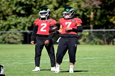 Aaron Glenn keeping Jets’ starting quarterback a secret with game closing in