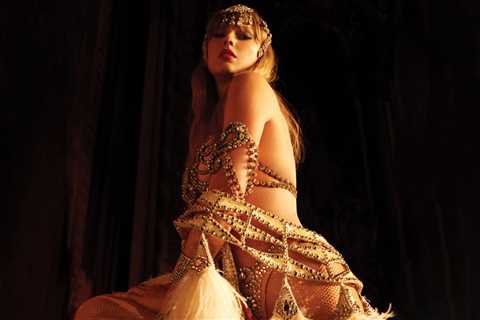 In Canada: Taylor Swift Smashes Chart Records With ‘Showgirl’ — And Ties Celine Dion on One..