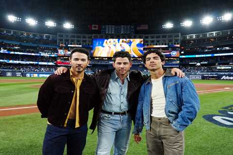 Joe Jonas Had the Perfect Response to Complaints About Jonas Brothers World Series Performance