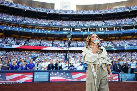 World Series fans lose it over ‘beautiful’ singer Tinashe’s epic Game 4 national anthem: ‘Absolute..