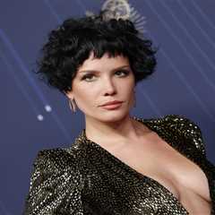 Halsey Shuts Down Concertgoer Who Told Her ‘Stop Talking & Play’: ‘Who the F–k Do You Think You’re..