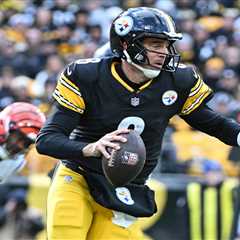 Aaron Rodgers wearing brace as Steelers QB question lingers