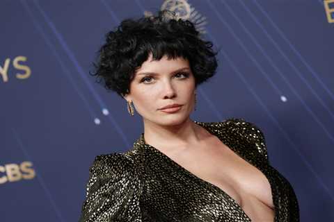 Halsey Shuts Down Concertgoer Who Told Her ‘Stop Talking & Play’: ‘Who the F–k Do You Think You’re..