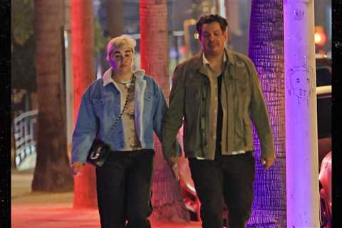 Amanda Bynes and Boyfriend Spotted During Rare Date Outing
