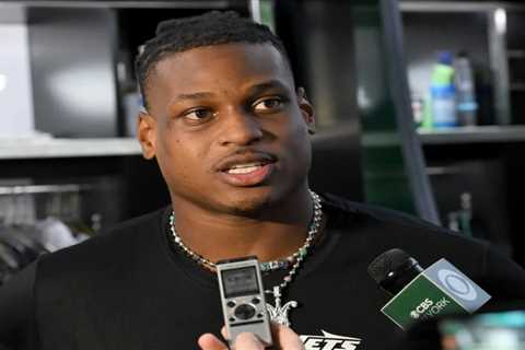 Quincy Williams left to deal with brother’s exit while fighting to get Jets job back