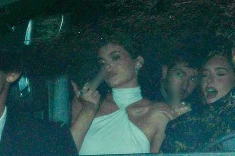 Kylie Jenner Flips Off Photogs Arriving To Kris Jenner’s Birthday Party