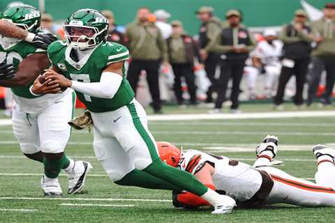 What we learned from Jets’ Week 10 win: The tricky timing of QB switch