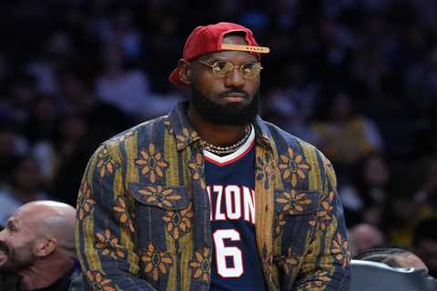 LeBron James says Texas trooper who shoved South Carolina players needs to be suspended