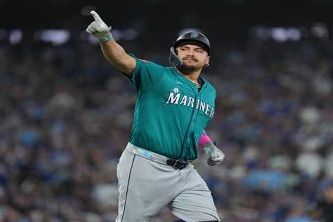 Josh Naylor re-signing with Mariners on five-year deal as Mets lose potential Pete Alonso fallback..