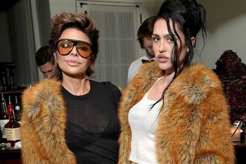 Lisa Rinna vs. Amelia Gray Who'd You Rather?! (Mother-Daughter Duo In Faux Fur)