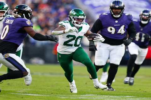 Aaron Glenn skirts question about why Breece Hall wasn’t on field for critical Jets fourth down