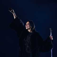 Dua Lipa Sings ‘Bésame Mucho’ During Radical Optimism Tour Stop in Mexico: ‘It’s the Cherry on Top’