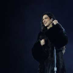 Watch All of Dua Lipa’s Classic Spanish & Portuguese Covers From Her Latin America & Spain Tour