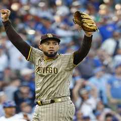 Mets dealt another blow in MLB free agency as Robert Suarez joins Braves for $45 million