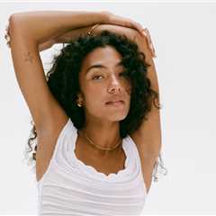 Olivia Dean Tightens Grip on ARIA Charts With Third Week at No. 1