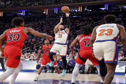 Knicks breeze past Raptors in latest glimpse of home dominance