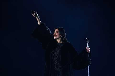 Dua Lipa Sings ‘Bésame Mucho’ During Radical Optimism Tour Stop in Mexico: ‘It’s the Cherry on Top’