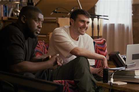 Fred again.. Talks About Dealing With Criticism & the Unanswered Email He Once Sent to Four Tet