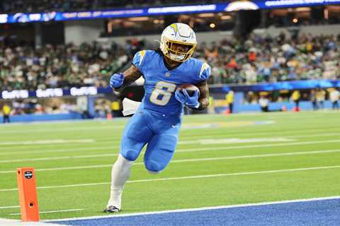Chargers’ Omarion Hampton wastes no time scoring touchdown in return from IR