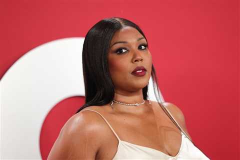 Lizzo Dancers Push for Trial in Sex Harassment Case: Banana Incident Was Not ‘Creative Expression’