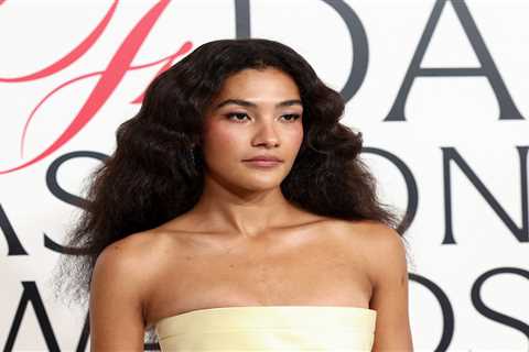 Olivia Dean Reveals How a Struggling Single Mom Inspired Her to Call Out Ticketmaster, AEG’s ‘Vile’ ..