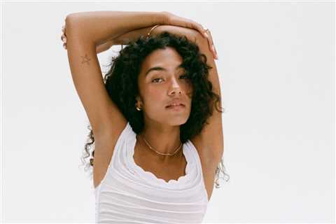 Olivia Dean Tightens Grip on ARIA Charts With Third Week at No. 1