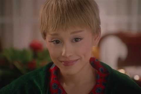 Ariana Grande Reimagines Iconic ‘Home Alone’ Scene With a Gory Twist in ‘SNL’ Parody: Watch