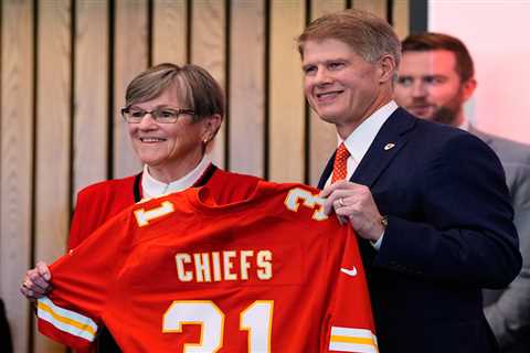 Chiefs owner Clark Hunt reveals why team chose to leave Missouri to house new $3 billion dome