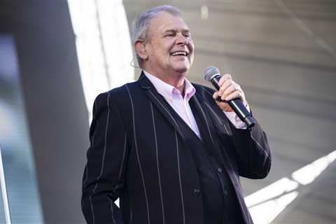 John Farnham Makes Rare Public Appearance Following Cancer Treatment