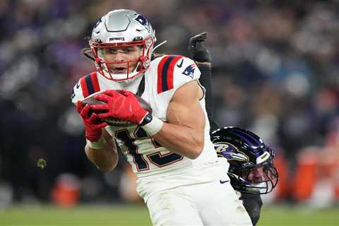 Patriots’ Mack Hollins lands on injured reserve before postseason run