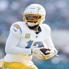 Keenan Allen celebrates $1 million bonus with sideline dance