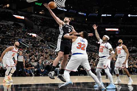 Knicks’ rebounding strength fell apart in disappointing loss to Spurs