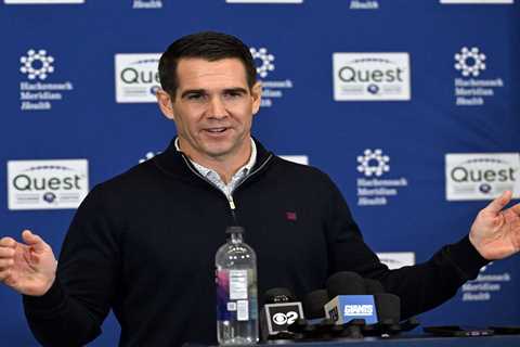 Joe Schoen staying as Giants GM after another awful season