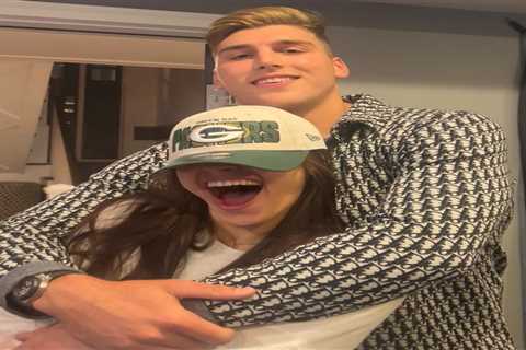 Bears’ Cole Kmet teases sister over NFL loyalties with Packers boyfriend ahead of playoff clash