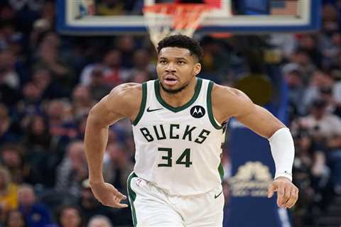 Giannis Antetokounmpo puts Bucks trade rumors to bed: ‘I’m locked in’