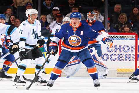 Islanders leave injured Bo Horvat in New York for road trip — but that could change