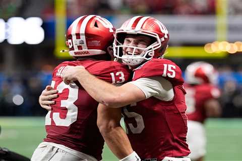 Indiana dominates Oregon in blowout to advance to CFP national championship game