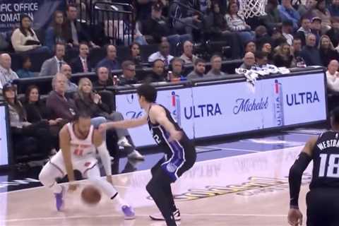 Jalen Brunson limps off court after twisting right ankle in major Knicks injury worry