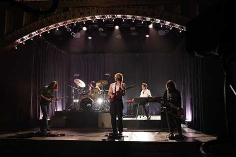 Geese Make ‘SNL’ Debut With Performnaces of ‘Au Pays du Cocaine’ and ‘Trinidad’: Watch