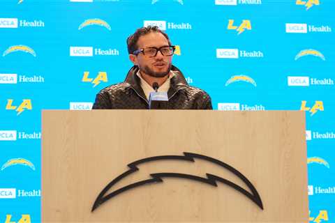 Chargers’ OC Mike McDaniel’s NFL coaching carousel, could Robert Saleh be the blueprint?