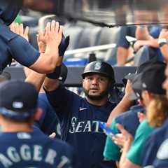 Eugenio Suarez returning to Reds on one-year, $15 million contract after monster season