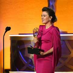 Kelly Clarkson to End Daytime Talk Show After 7 Years