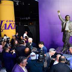 Pat Riley ‘grateful’ to be honored with Lakers statue