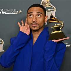 Durand Bernarr in Full ‘Bloom’: Grammy Winner Talks Viral Speech, Upcoming Netflix Variety Show &..