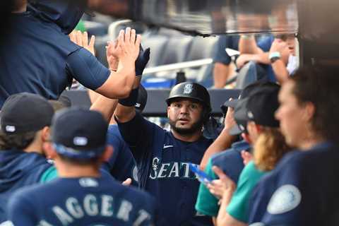 Eugenio Suarez returning to Reds on one-year, $15 million contract after monster season