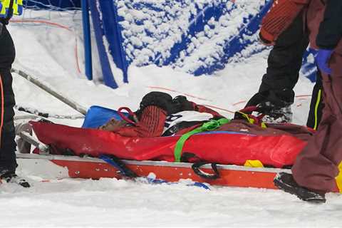 Canadian snowboard star Mark McMorris takes nasty fall, stretchered off in pre-Olympic training